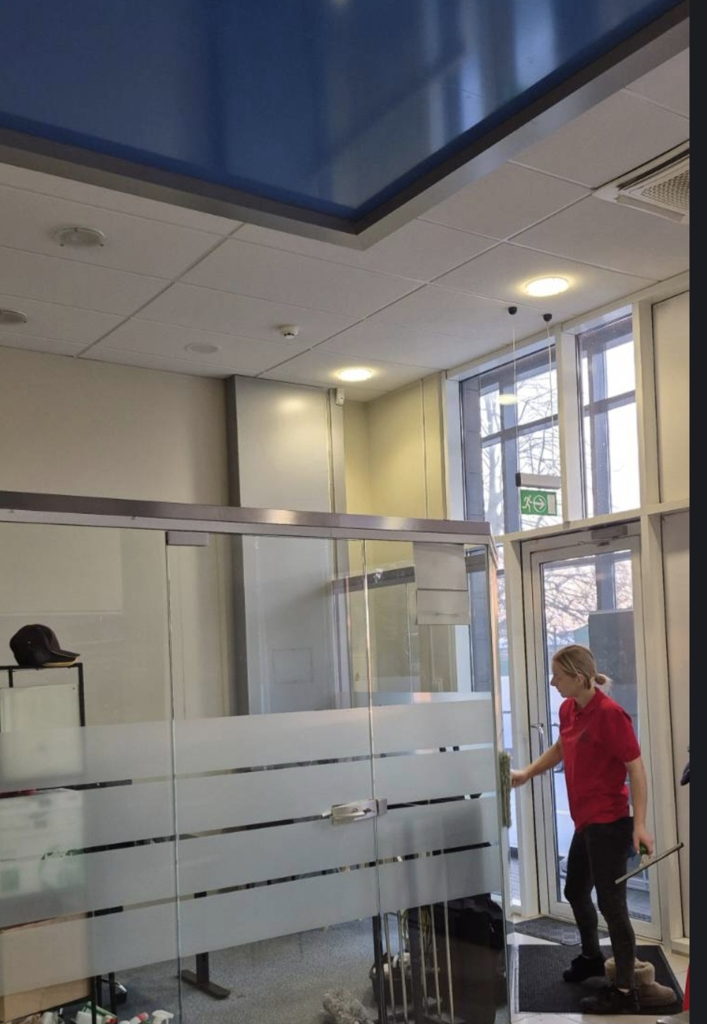Įėjimo ir stiklinių paviršių valymas